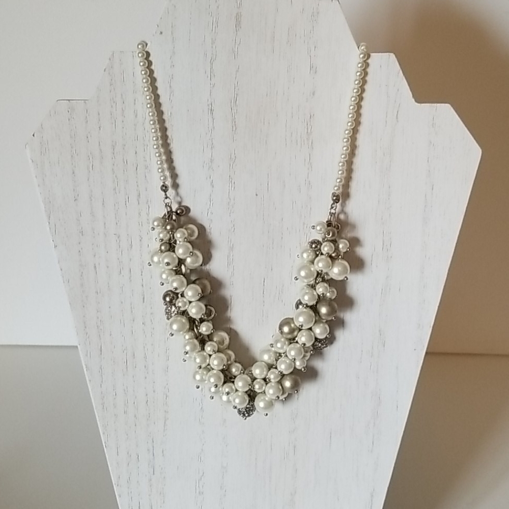 Beautiful pearl statement necklace